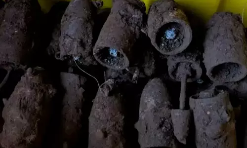 இங்கிலாந்தில் சிறுவர் பூங்காவில் கண்டெடுக்கப்பட்ட 170 வெடிகுண்டுகள்