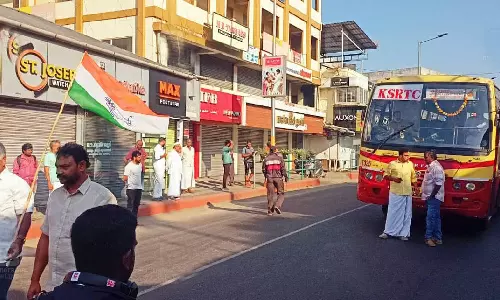 அரசின் நடவடிக்கையை கண்டித்து முழு அடைப்பு: வயநாட்டில் போராட்டக்காரர்கள்-போலீசார் மோதல்