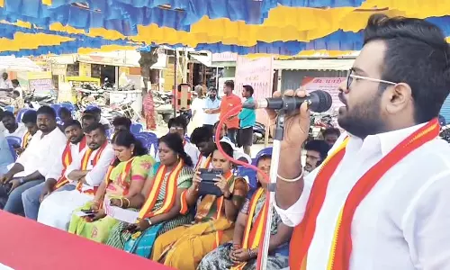 மணல் கொள்ளைக்கு எதிராக கிராம மக்கள் நடத்திய போராட்டத்தில் அ.தி.மு.க.வுடன் கைகோர்த்த த.வெ.க.