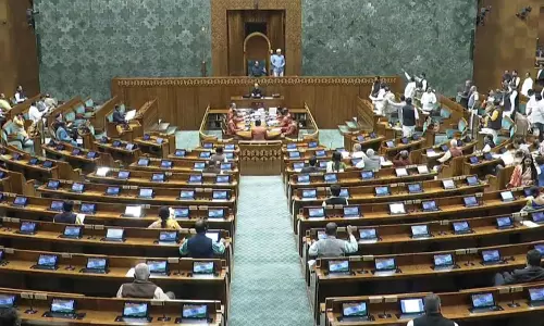 வக்பு வாரிய மசோதா தொடர்பான கூட்டுக்குழு அறிக்கை: எதிர்க்கட்சிகள் எதிர்ப்பு - மக்களவை ஒத்திவைப்பு