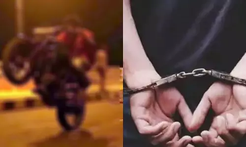 மோட்டார் சைக்கிள் ரேசில் ஈடுபட்ட வாலிபர் கைது