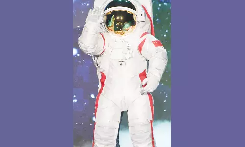 நிலவுக்கு செல்லும் வீரரின் உடையை அறிமுகப்படுத்திய சீனா