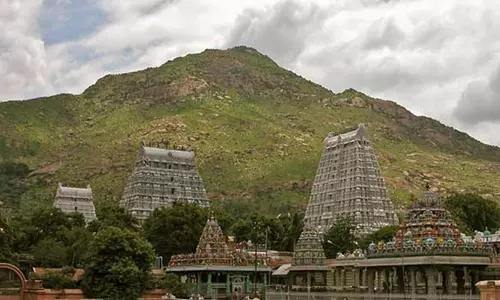 உயரமான கோவில் கோபுரங்கள்