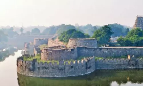 வேலூர் கோட்டையில் காதல் ஜோடிகளுக்கு தடை