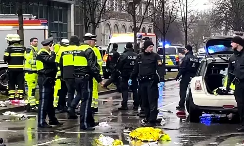 ஜெர்மனியில் சோகம்: கூட்டத்தில் அதிவேகமாக புகுந்த கார் மோதி 28 பேர் படுகாயம்