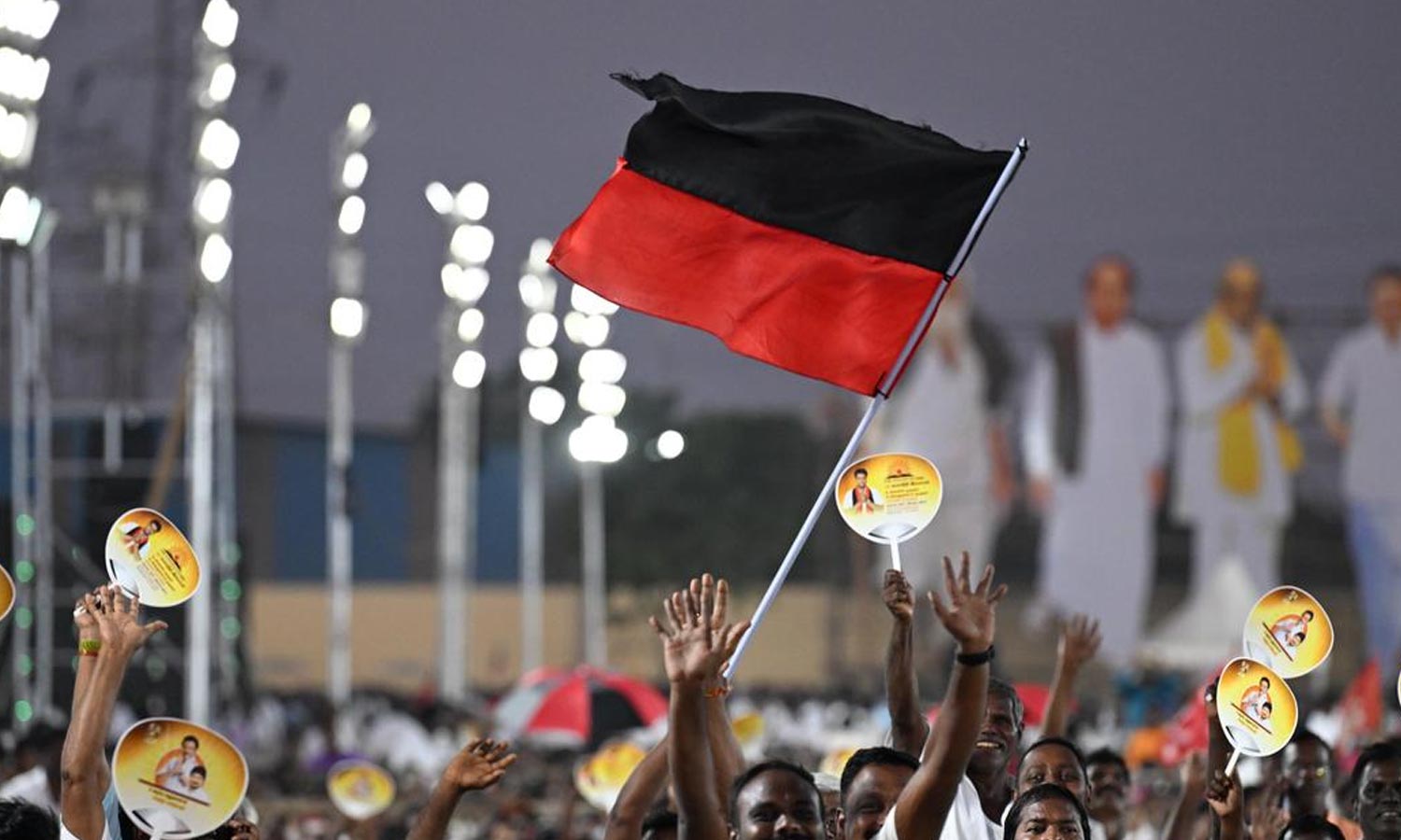 தமிழகத்தில் தி.மு.க. கூட்டணி செல்வாக்கு 52 சதவீதமாக அதிகரிப்பு- கருத்துக்கணிப்பில் வெளியான தகவல்