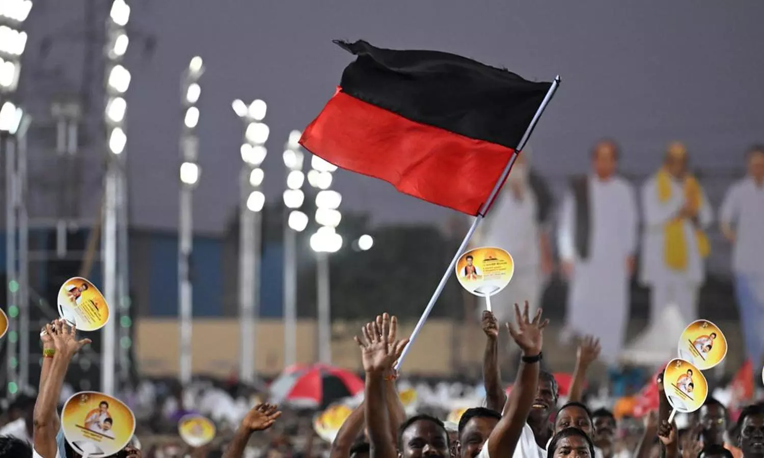 தமிழகத்தில் தி.மு.க. கூட்டணி செல்வாக்கு 52 சதவீதமாக அதிகரிப்பு- கருத்துக்கணிப்பில் வெளியான தகவல் தமிழகத்தில் தி.மு.க. கூட்டணி செல்வாக்கு 52 சதவீதமாக அதிகரிப்பு- கருத்துக்கணிப்பில் வெளியான தகவல்