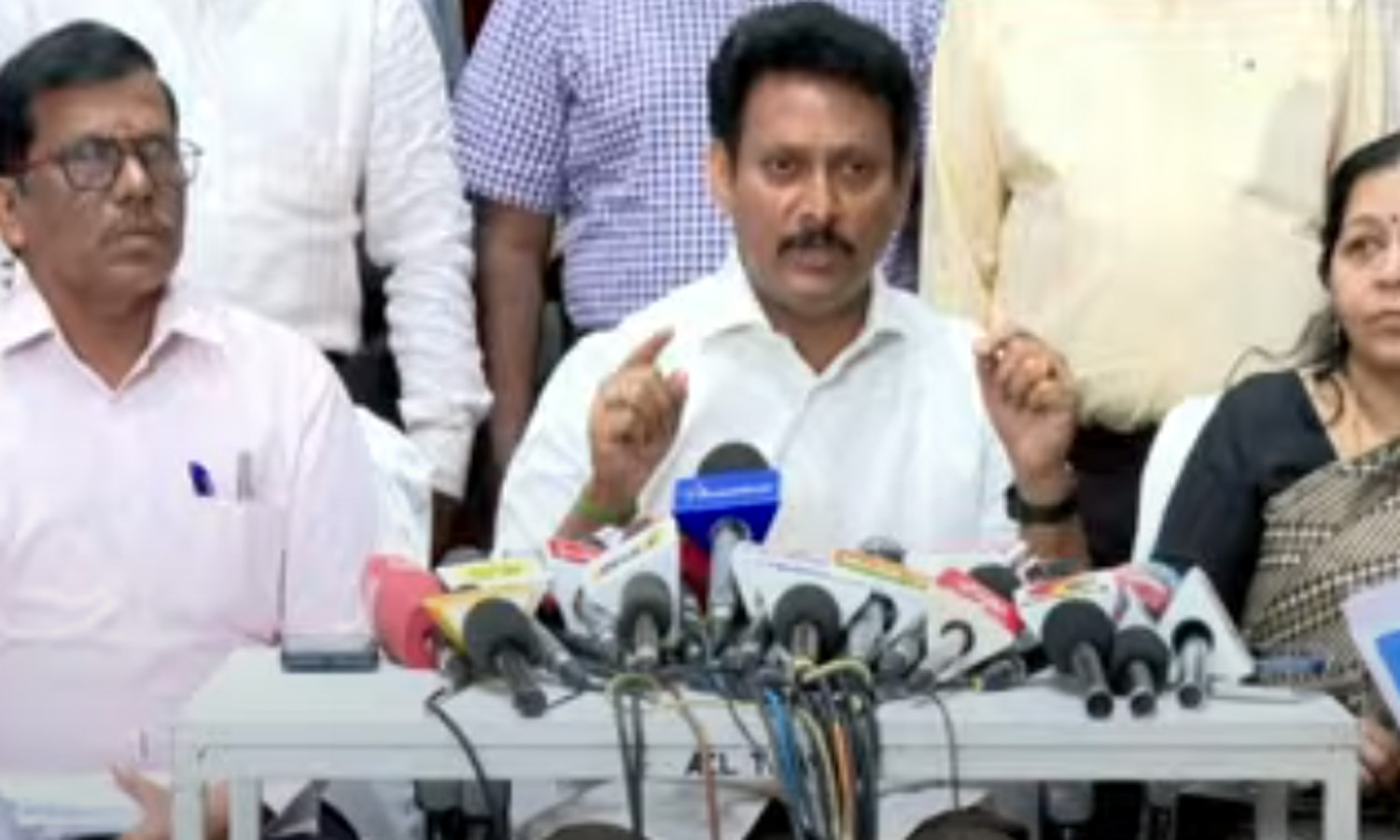 பள்ளிக்கல்வித்துறையில் 238 போக்சோ வழக்குகள்- அமைச்சர் அன்பில் மகேஷ்