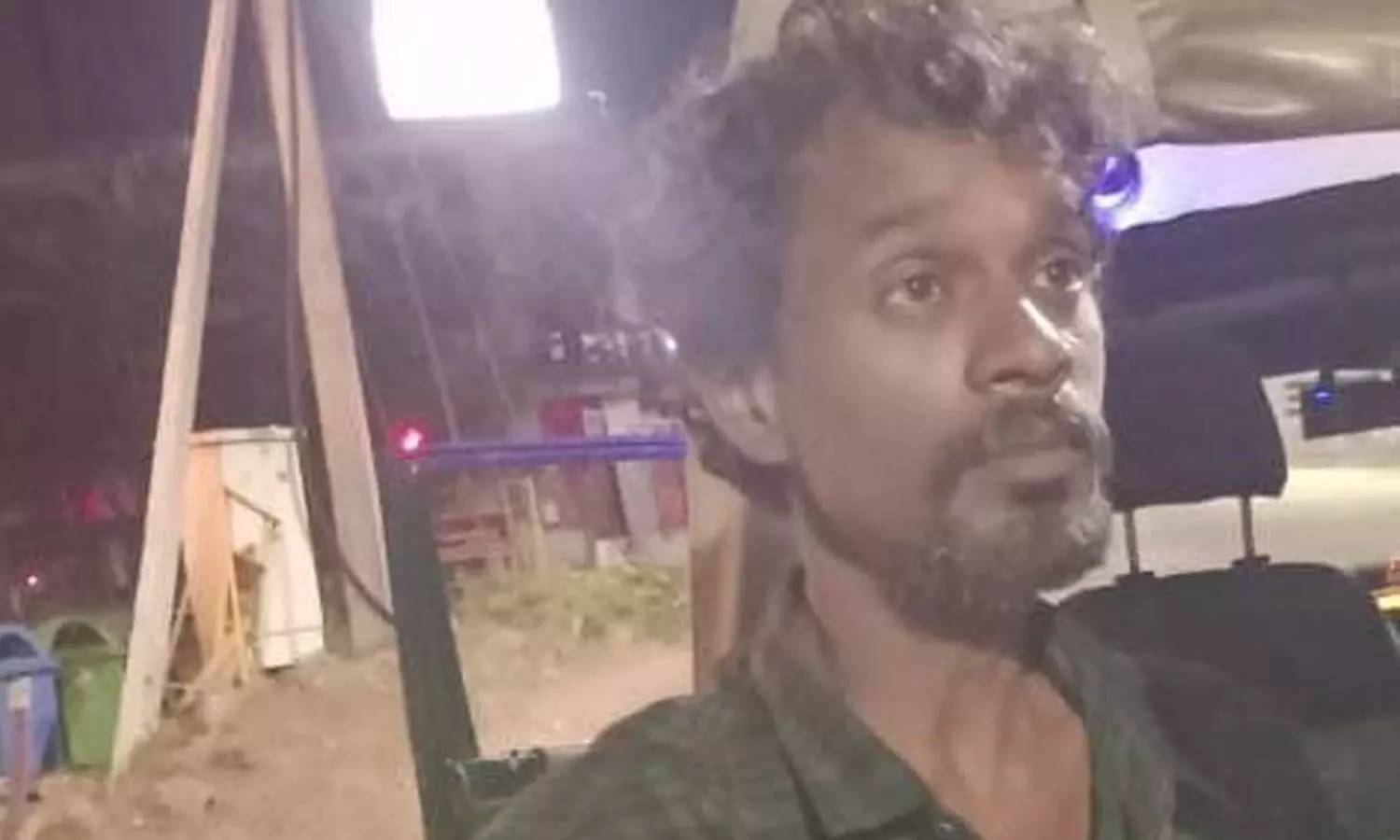 பணிமனையில் நிறுத்த இருந்த மாநகர பஸ்சை தாறுமாறாக ஓட்டிச்சென்ற போதை வாலிபர் பணிமனையில் நிறுத்த இருந்த மாநகர பஸ்சை தாறுமாறாக ஓட்டிச்சென்ற போதை வாலிபர்