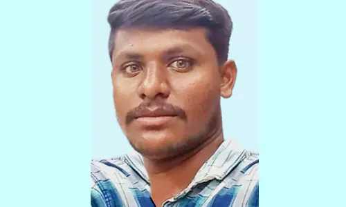 அடுத்த மாதம் திருமணம் நடக்க உள்ள நிலையில் ரெயில் மோதி வாலிபர் உயிரிழப்பு