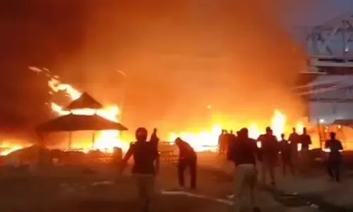 VIDEO: மகா கும்பமேளாவில் மீண்டும் தீவிபத்து.. பற்றி எரிந்த கூடாரங்கள்