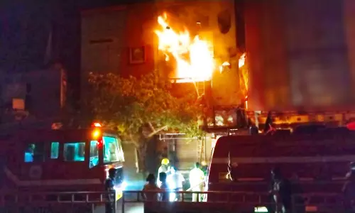 கோவில்பட்டியில் செருப்பு கடையில் தீ விபத்து