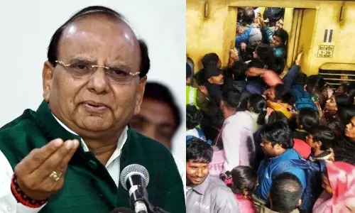 ரெயில் நிலைய உயிரிழப்புகள்.. இரங்கல் செய்தியில் கூட்டநெரிசல் என்ற வார்த்தையை நீக்கிய டெல்லி ஆளுநர்