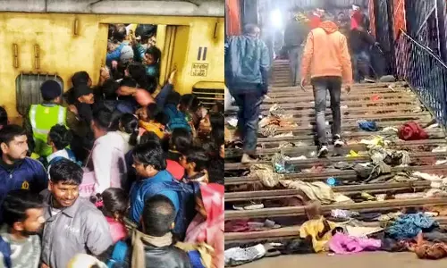 தாமதமான ரெயில்கள்.. தடுக்கப்பட்ட படிக்கட்டுகள் - டெல்லி ரெயில் நிலைய கூட்டநெரிசலுக்கு காரணம் என்ன?