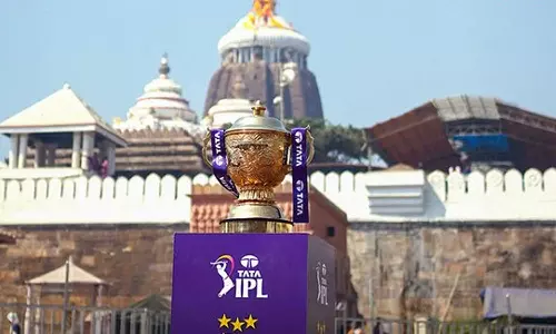 பூரி ஜெகந்நாதர் கோவில் முன்பு காட்சிக்காக வைக்கப்பட்ட 2025 ஐபிஎல் கோப்பை