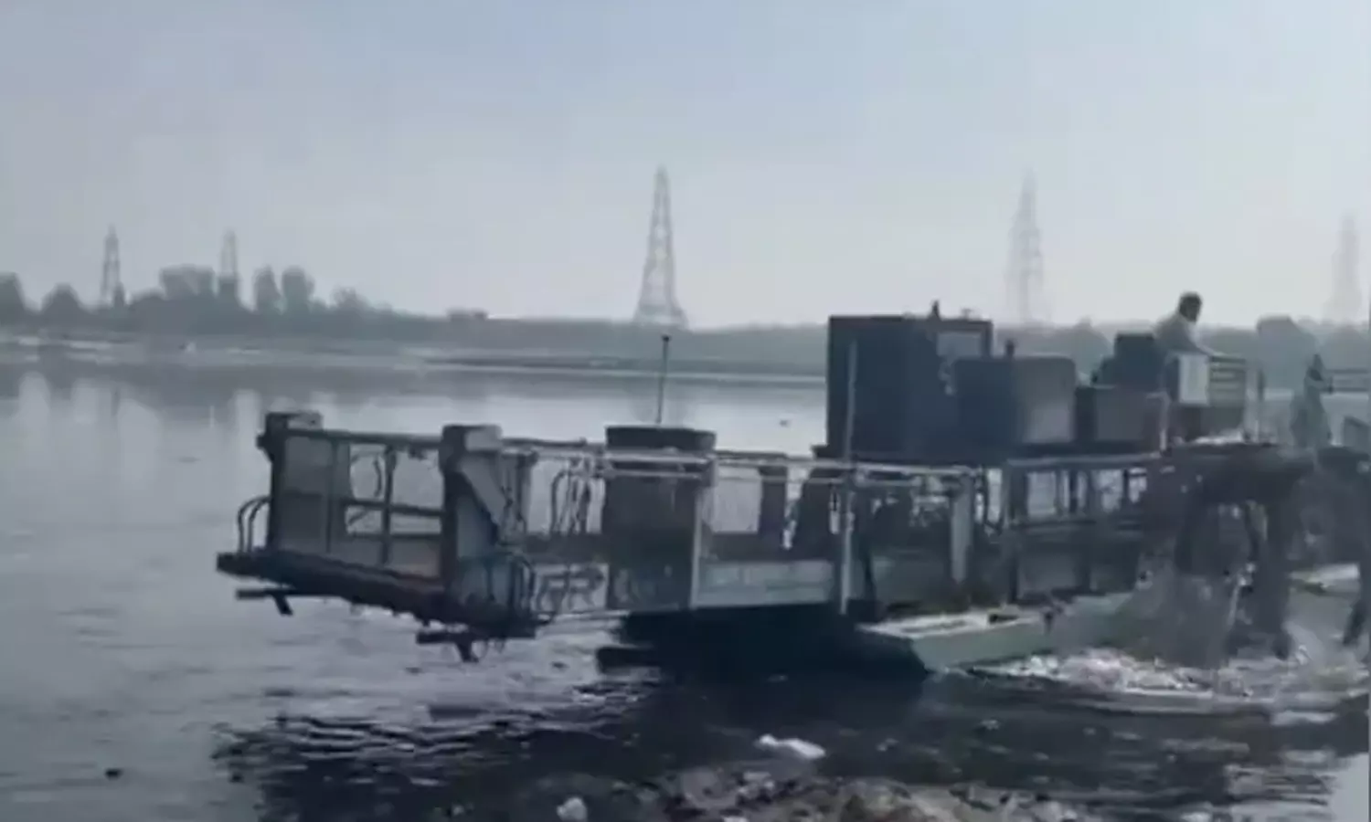 யமுனை நதியை தூய்மை செய்யும் பணிகளை தொடங்கியது பா.ஜ.க.