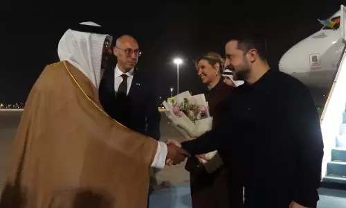 போர் நிறுத்த முயற்சிகள் தீவிரம் - ஐக்கிய அரபு அமீரகம் சென்றடைந்த ஜெலன்ஸ்கி