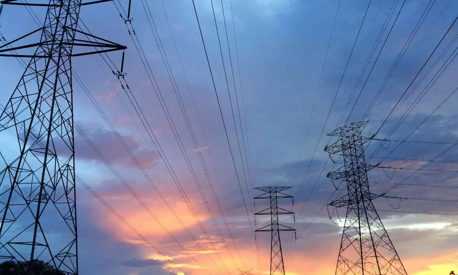 கோடை கால மின் தேவை- வெளி சந்தைகளில் மின்சாரம் வாங்க அனுமதி கோடை கால மின் தேவை- வெளி சந்தைகளில் மின்சாரம் வாங்க அனுமதி