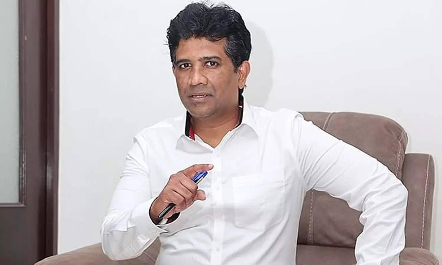 மாநில அரசின் சுயமரியாதையை மத்திய அரசு கொச்சைப்படுத்துகிறது- திமுக எம்எல்ஏ எழிலன்- The central government is insulting the self-respect of the state government - DMK MLA Ezhilan