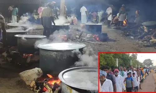 ஆண்கள் மட்டும் பங்கேற்ற வினோத திருவிழா- வேட்டைக்காரன் சுவாமிக்கு 50 கிடாய்கள் வெட்டி படையல்