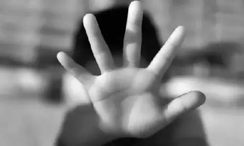 தேர்வில் Fail ஆக்கிவிடுவேன்... மாணவி பாலியல் வன்கொடுமை செய்த ஆசிரியர்