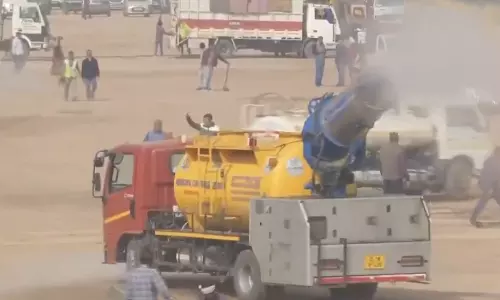 தேர்வு செய்யப்படாத முதல்வர்: பதவியேற்பு விழாவுக்கு தயாராகும் ராம்லீலா மைதானம்