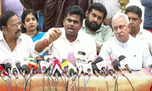 மாணவர்கள் தனியார் பள்ளிக்கு போக அரசு பள்ளிகளில் இருமொழி கொள்கையை வைத்திருக்கிறார்களோ?- அண்ணாமலை கேள்வி