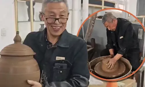 மனைவியின் சாம்பலில் மண்பானை செய்த கணவர்