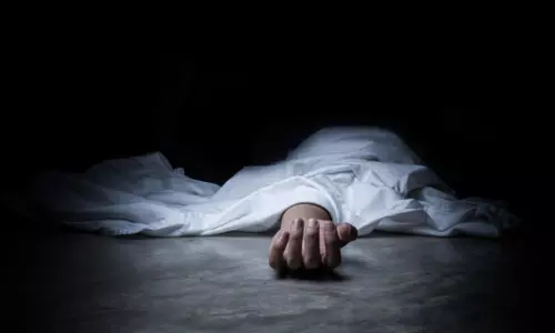 கைகளின் மணிக்கட்டுகள் வெட்டப்பட்ட நிலையில் 3 பெண் சடலங்கள்.. கொல்கத்தாவில் மர்மம்