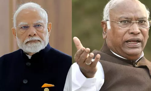 அமெரிக்காவின் வரி விதிப்புக்கு எதிர்ப்பு கூட தெரிவிக்காத பிரதமர் மோடி: கார்கே குற்றச்சாட்டு