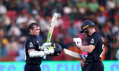 வில் யங், டாம் லாதம் அபார சதம்: பாகிஸ்தானுக்கு 321 ரன் இலக்காக நிர்ணயித்தது நியூசிலாந்து