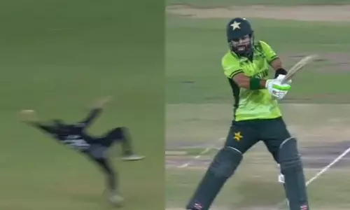 VIDEO: சூப்பர்மேனாக டைவ் அடித்து கேட்ச் பிடித்த பிலிப்ஸ்...! வாயடைத்துப்போன பாகிஸ்தான் ரசிகர்கள்