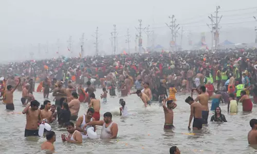 மகா கும்பமேளாவில் பெண்கள் குளிக்கும் வீடியோ விற்பனை விவகாரம்: மெட்டா உதவியை நாடிய உ.பி. போலீஸ்