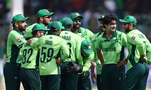 பாகிஸ்தானுக்கு அடிமேல் அடி.. இந்தியாவுக்கு எதிராக நட்சத்திர தொடக்க வீரர் விலகல்