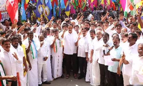 சாதிவாரி கணக்கெடுப்பு நடத்தக்கோரி அன்புமணி தலைமையில் ஆர்ப்பாட்டம்