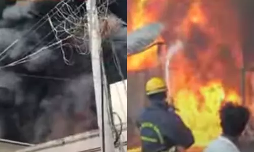 தின்னர் தொழிற்சாலையில் தீ விபத்து- பள்ளிக்கும் தீ பரவியதால் அணைக்கும் பணி தீவிரம்