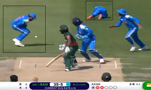 அக்சர் படேலின் ஹாட் ட்ரிக் விக்கெட்.. கேட்ச்-ஐ தவறவிட்டதும் ரோகித் செய்த செயல் - வீடியோ வைரல்