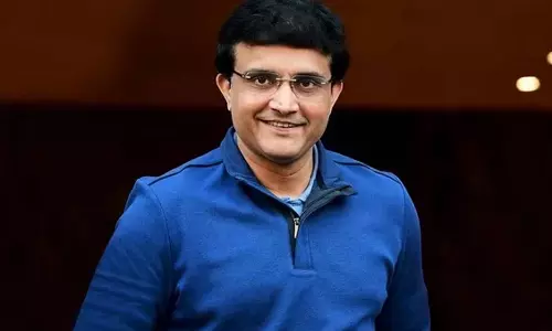 கார் விபத்தில் சிக்கிய முன்னாள் கிரிக்கெட் வீரர் சவுரவ் கங்குலி