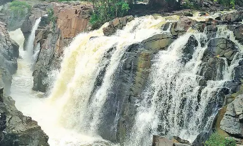 ஒகேனக்கல்லுக்கு நீர்வரத்து 1500 கனஅடியாக அதிகரிப்பு