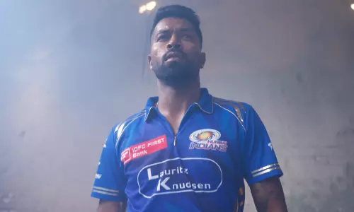 2025 ஐ.பி.எல். சீசனுக்கான ஜெர்சியை அறிமுகப்படுத்திய மும்பை இந்தியன்ஸ்