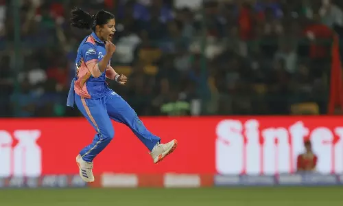 மகளிர் பிரீமியர் லீக்: பெங்களூருவை வீழ்த்தியது மும்பை இந்தியன்ஸ்
