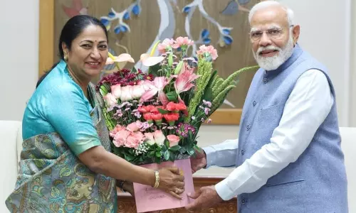 பிரதமர் மோடியுடன் டெல்லி முதல்வர் ரேகா குப்தா சந்திப்பு!