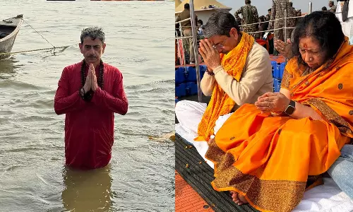 மகாகும்பத்தில் புனித நீராடி வழிபட்ட தமிழக ஆளுநர் ஆர்.என்.ரவி