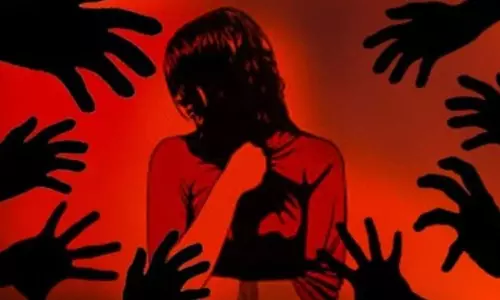 ஓட்டல் மொட்டை மாடியில் பெண்ணை கூட்டுப் பாலியல் வன்கொடுமை செய்த 4 பேர்.. பெங்களூருவில் பயங்கரம்