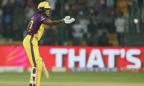 கடைசி ஓவரில் ஹாட்ரிக் விக்கெட்: முதல் வெற்றியைப் பதிவுசெய்த உ.பி.வாரியர்ஸ்