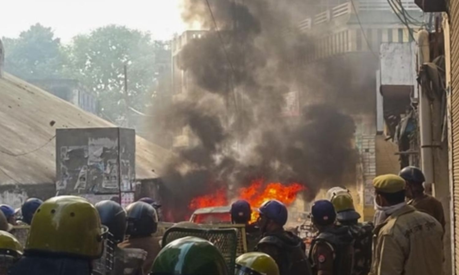 'சம்பல்' கலவரத்தை நடத்த ஐக்கிய அரபு அமீரகத்தில் சதி.. 4,400 பக்க குற்றப்பத்திரிகையில் திடுக்!