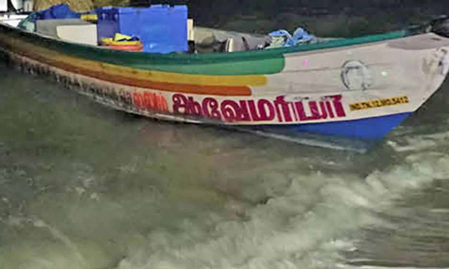 தூத்துக்குடியில் இருந்து இலங்கைக்கு கடத்த முயன்ற ரூ.95 லட்சம் மதிப்பிலான மாத்திரைகள்- வெளிநாட்டு சிகரெட் பறிமுதல் தூத்துக்குடியில் இருந்து இலங்கைக்கு கடத்த முயன்ற ரூ.95 லட்சம் மதிப்பிலான மாத்திரைகள்- வெளிநாட்டு சிகரெட் பறிமுதல்