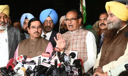 விவசாயிகளுடன் பேச்சுவார்த்தை.. வெறுங்கையுடன் திரும்பிய மத்திய அமைச்சர்கள் - தொடரும் போராட்டம்!