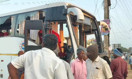 வடலூரில் கர்நாடக அரசு பேருந்து - லாரி மோதி விபத்து: 10-க்கும் மேற்பட்டோர் படுகாயம்