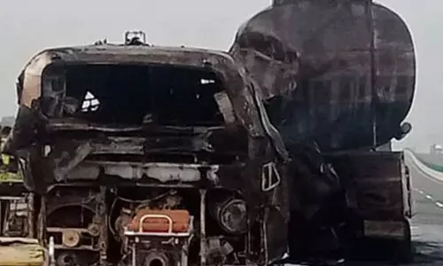 நைஜீரியாவில் சோகம்: டேங்கர் லாரி மீது பஸ் மோதி 14 பேர் பலி